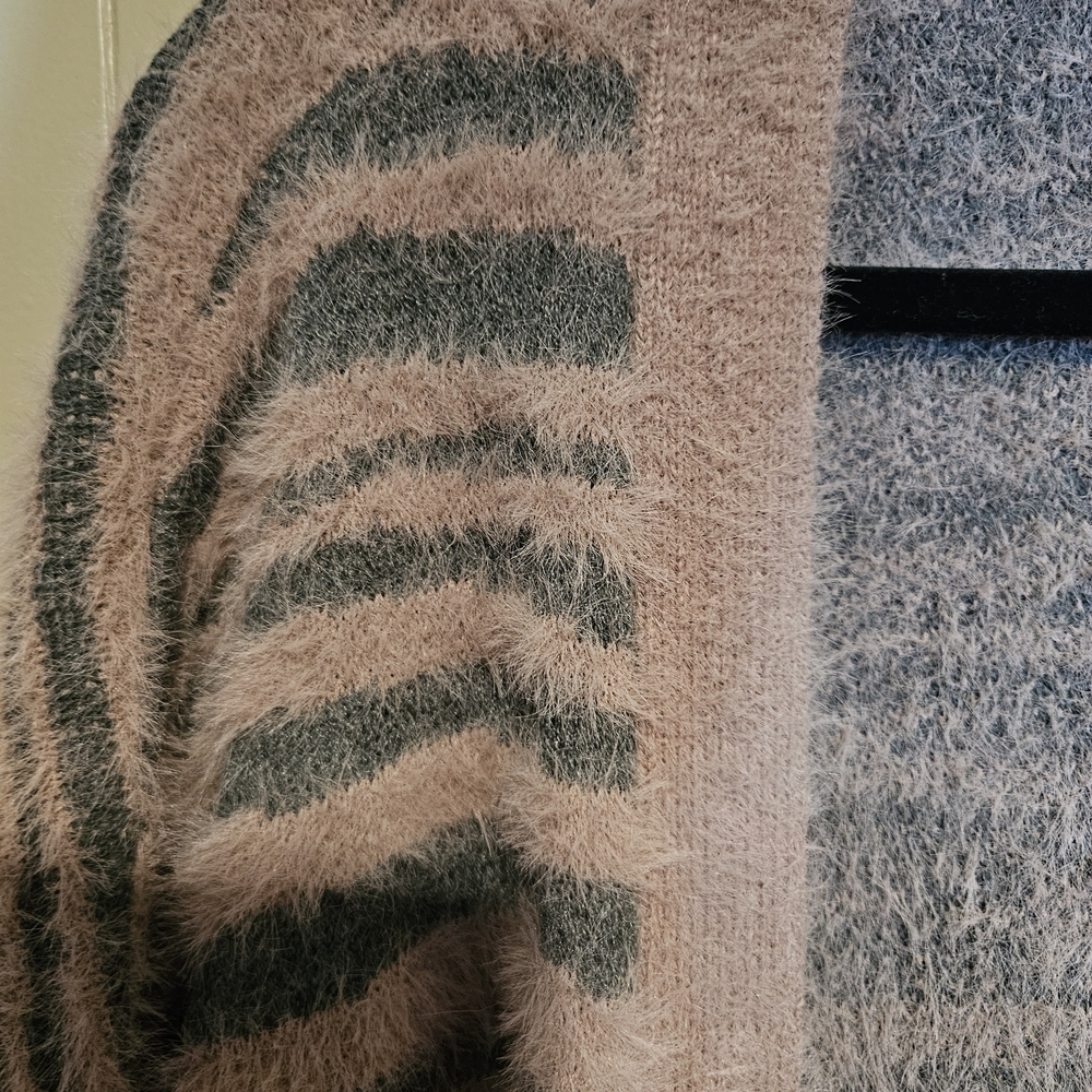 Jessica Simpson Taupe & Charcoal Zebra Print Fuzzy Open Front Cardigan Womens 2X - Picture 3 of 6